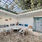 L\'Atelier Hedi Turki, Breakfast & Pool Sidi Bou Said