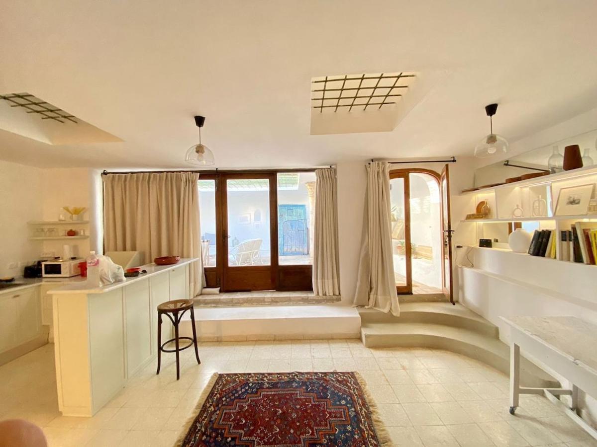 L'atelier Hedi Turki, Breakfast & Pool Sidi Bou Said Apartment Tunis