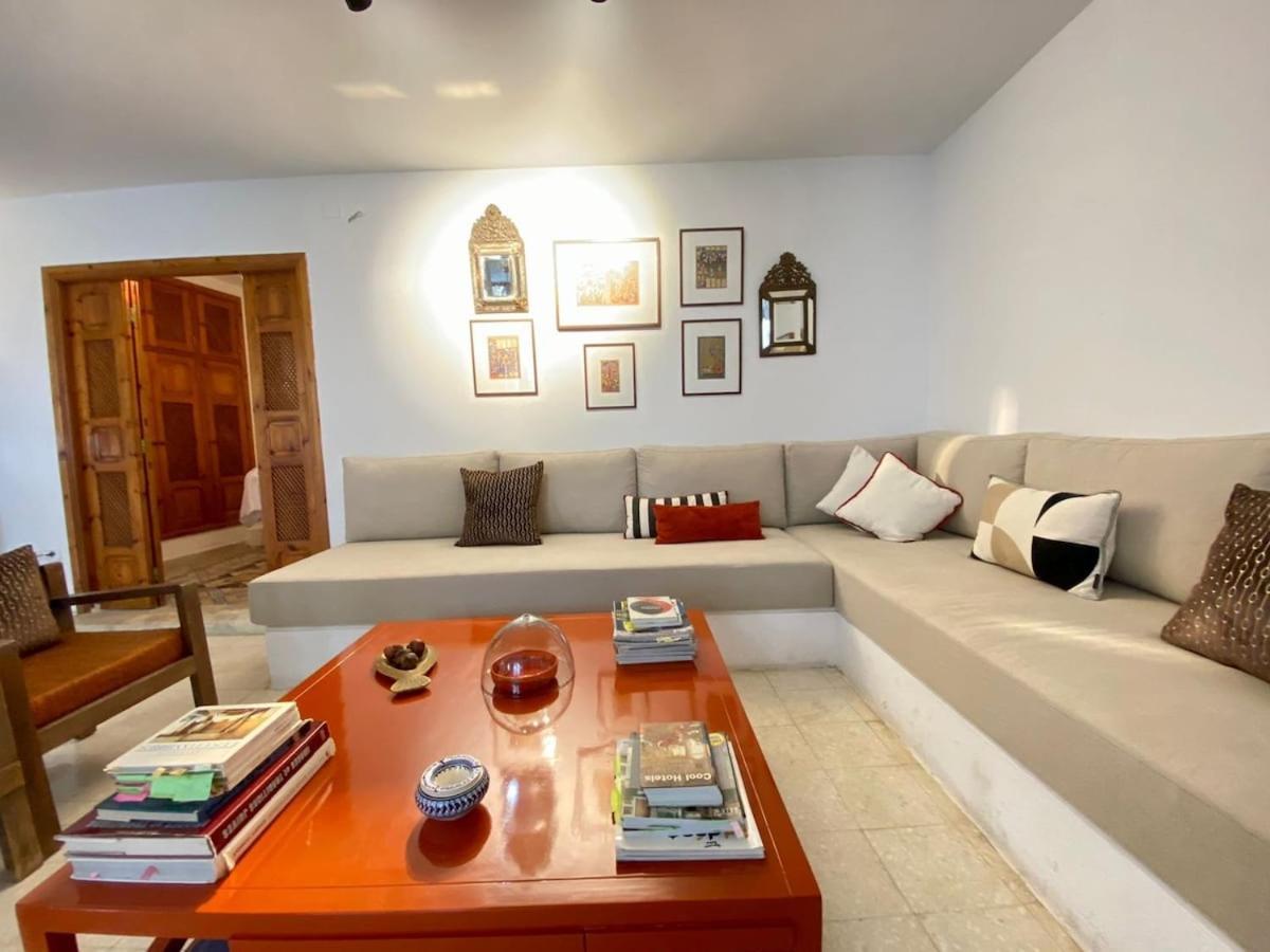 L'atelier Hedi Turki, Breakfast & Pool Sidi Bou Said Apartment *